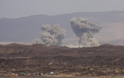 Almotamar Net - The Saudi fighter jets launched four air raids overnight against Serwah district of Marib province, a local official said Thursday.

The hostile warplanes targeted the house of a resident in Habbab area with one raid, causing fatally injuries among citizens and destroying the house.
