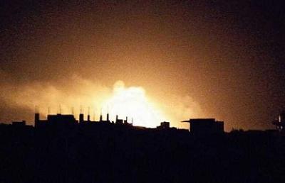 Almotamar Net - Saudi aggression launched two airstrikes on Nehm district northeast of the capital Sanaa overnight, an official said on Monday.

The strikes hit the areas of Maswara and Bani Barik, leaving damage to residents homes and properties.
